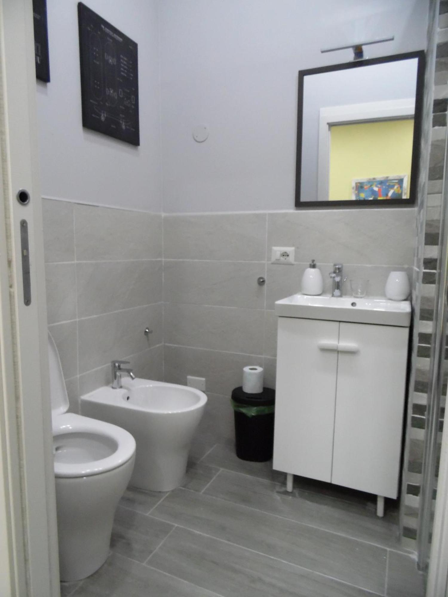 Mithra Apartment Centro Storico Наполи Екстериор снимка